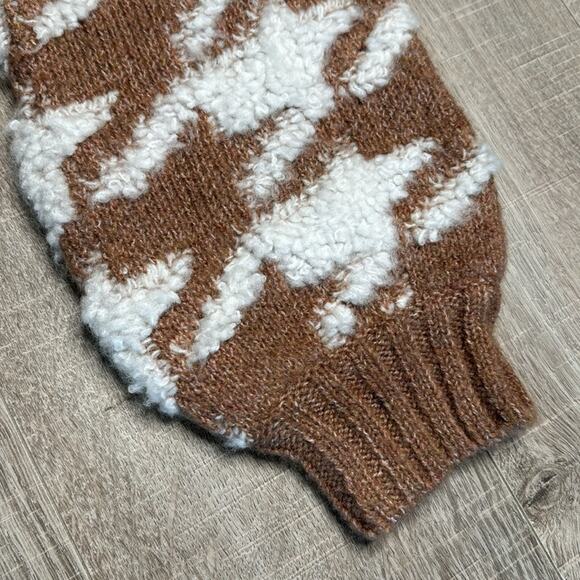 NWT LINE AND DOT Women’s Houndstooth Plush Sweater in Toffee and Ivory - Picture 5 of 10